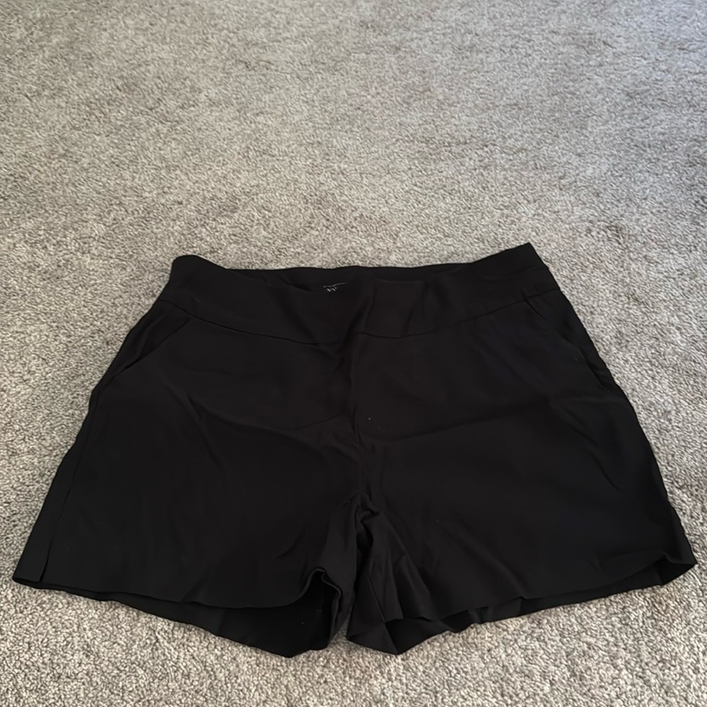 New York & Company - Flat Front Elastic Waist Shorts - Real Front Pockets! Large